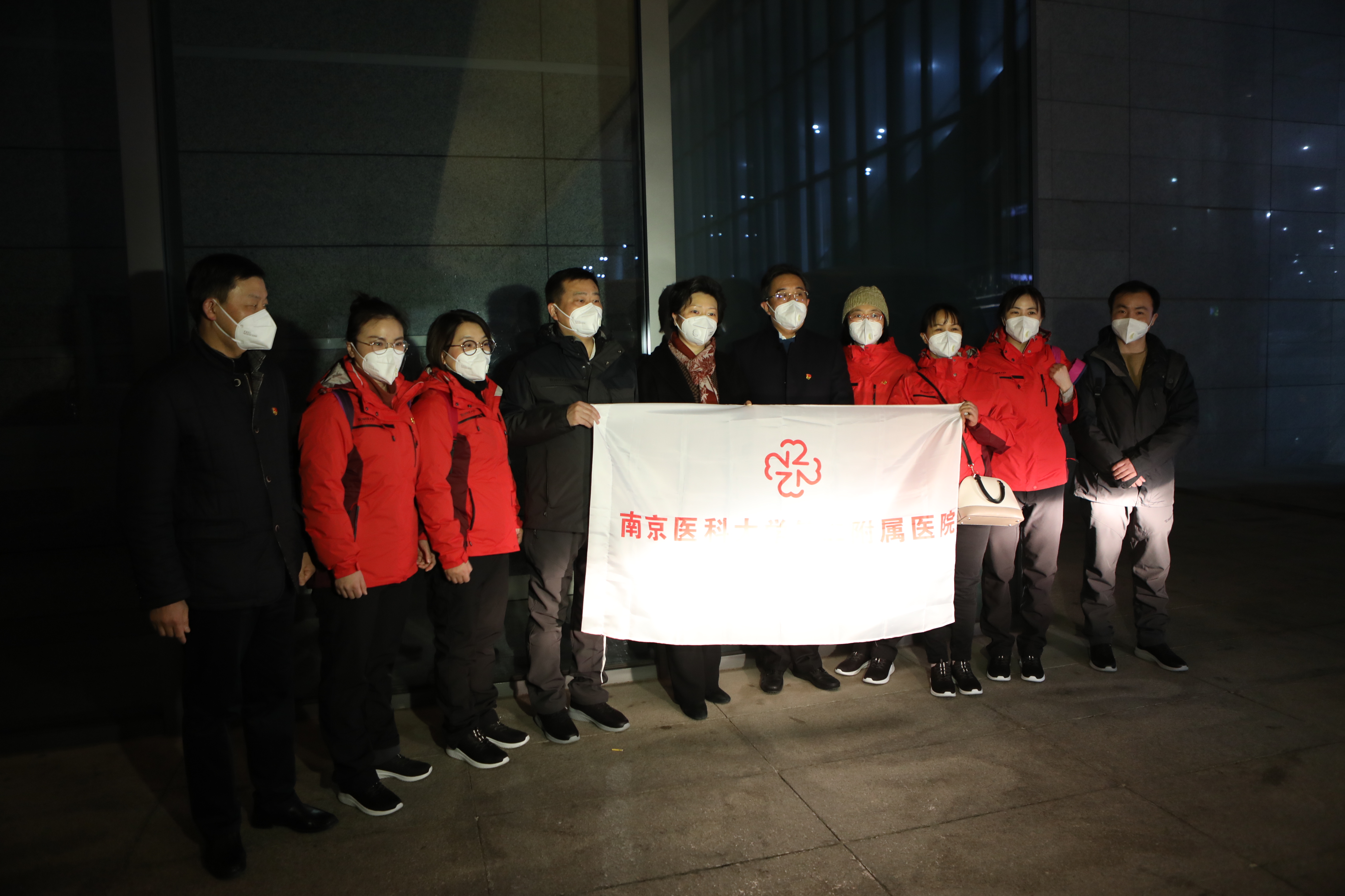 谭颖主任合影.jpg